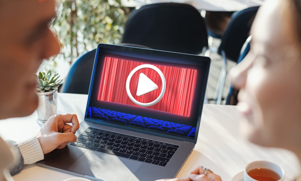 Доля пользователей онлайн-кинотеатров в России достигла рекордных 56%